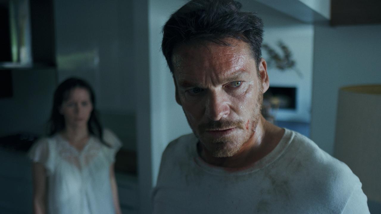 Held (2020) abspielen