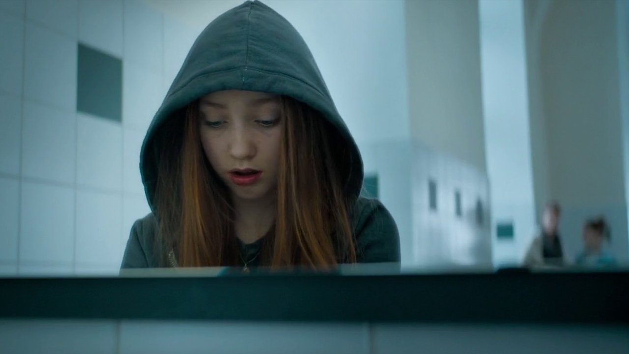 Invisible Sue (2019) abspielen