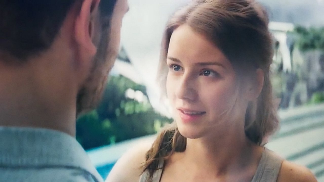 Attraction (2017) abspielen