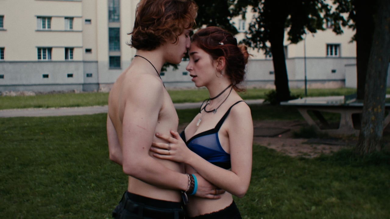 Lovecut (2020) abspielen