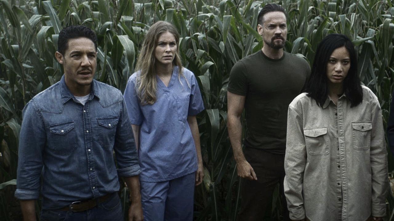 Escape the Field (2022) abspielen