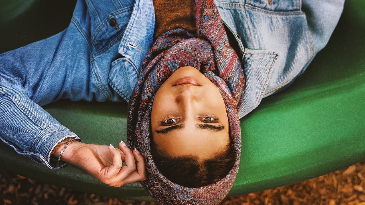 Hala (2019) abspielen