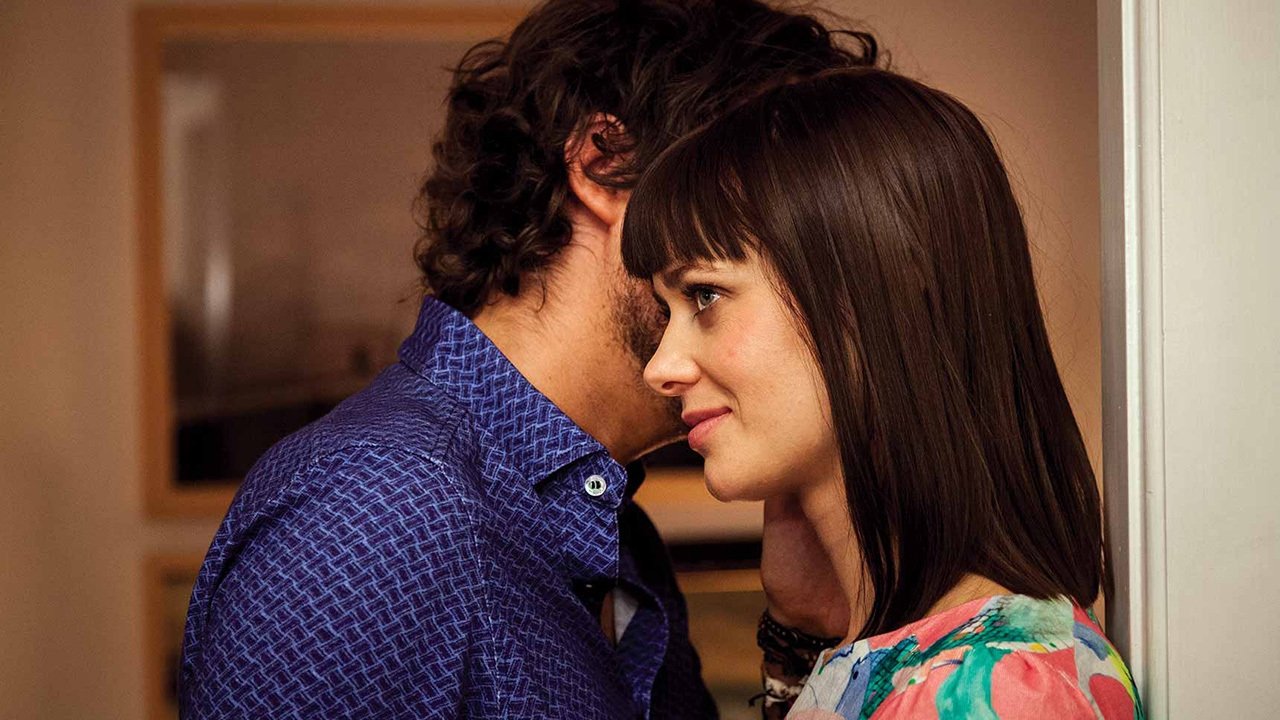 The Space Between (2017) abspielen