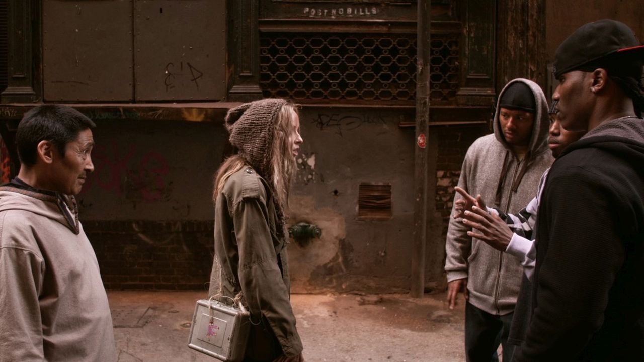 Chloe rettet die Welt (2015) abspielen