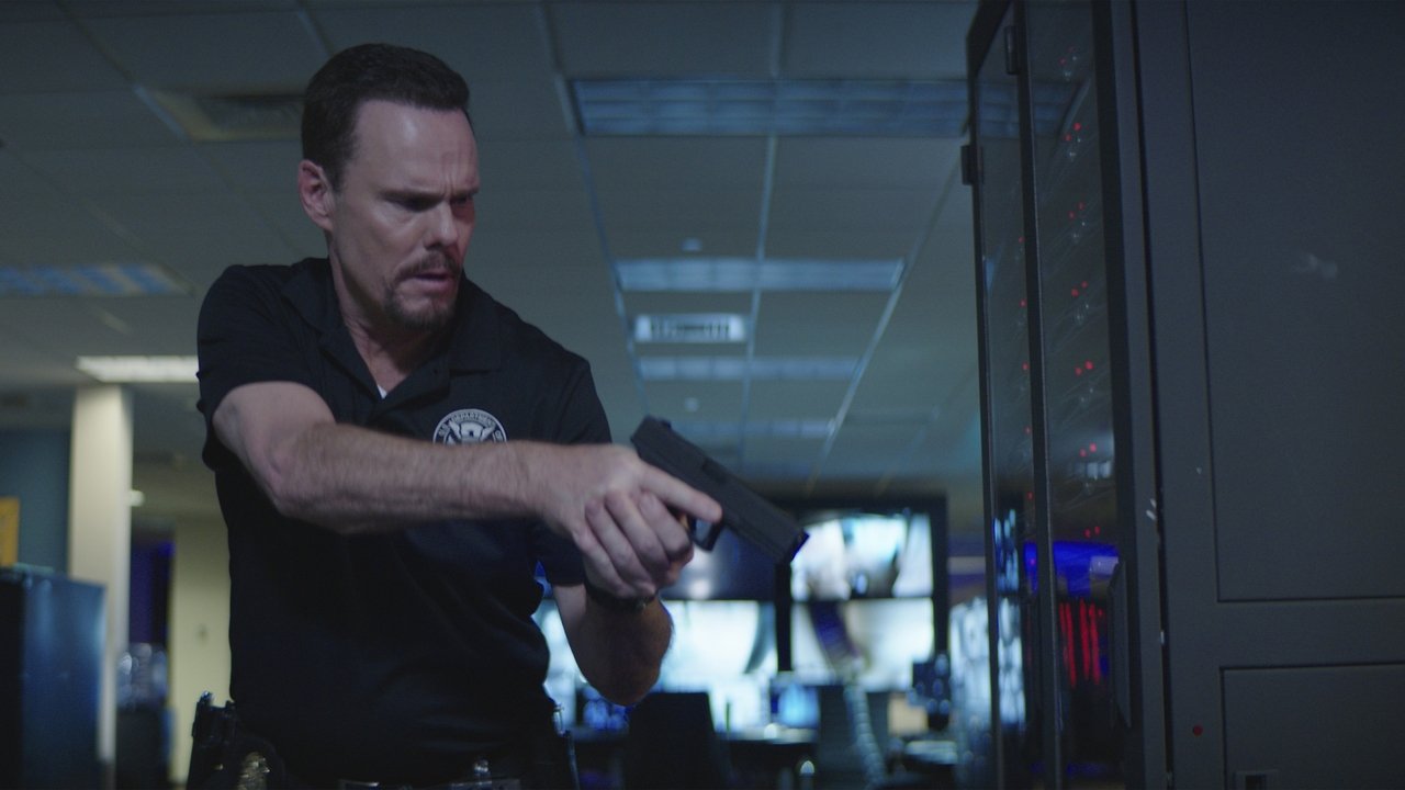 Wire Room (2022) abspielen