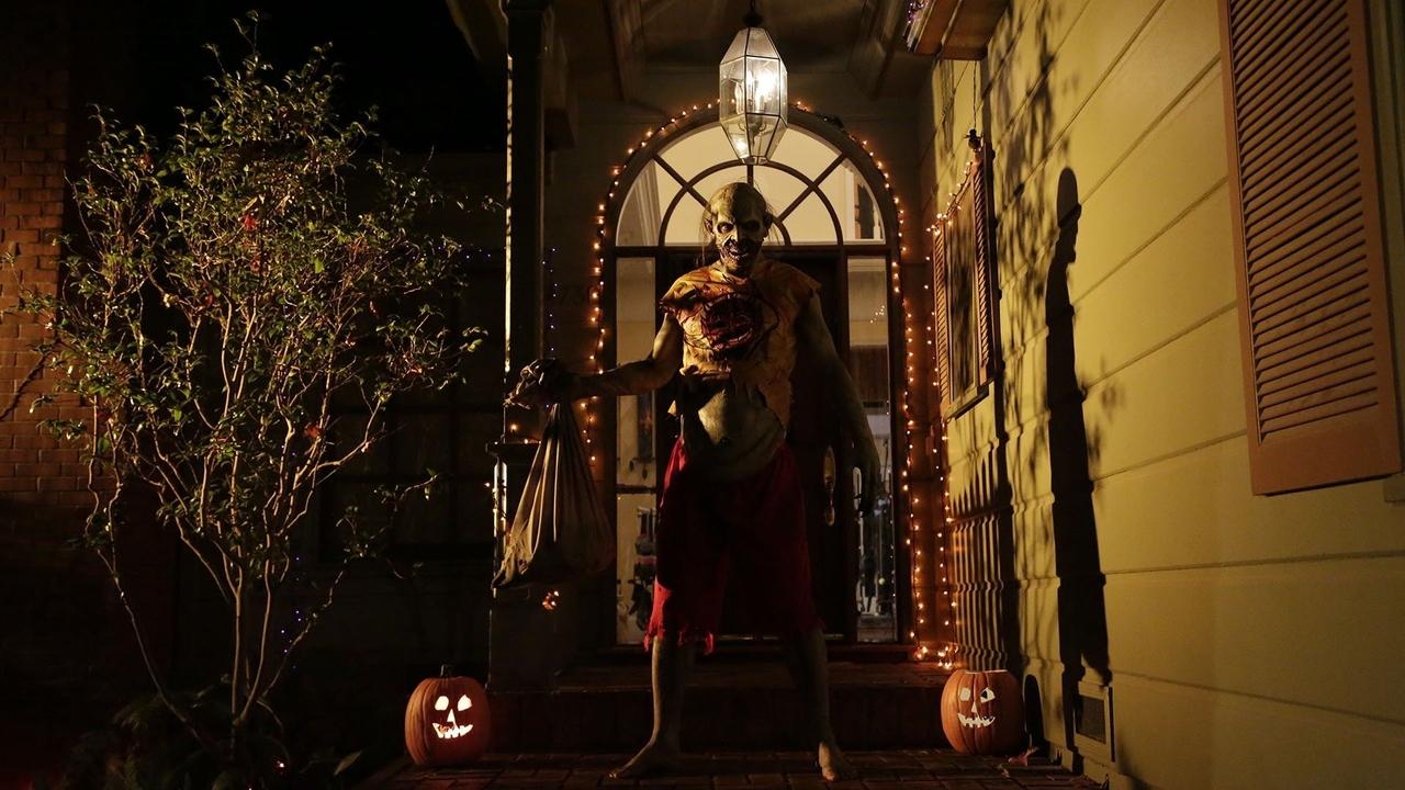 Tales of Halloween (2015) abspielen