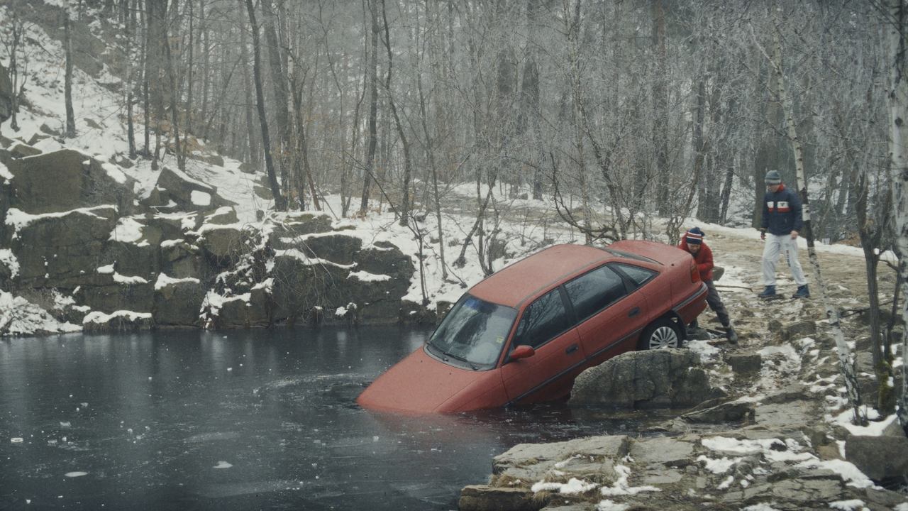 Mit der Faust in die Welt schlagen (2025) abspielen