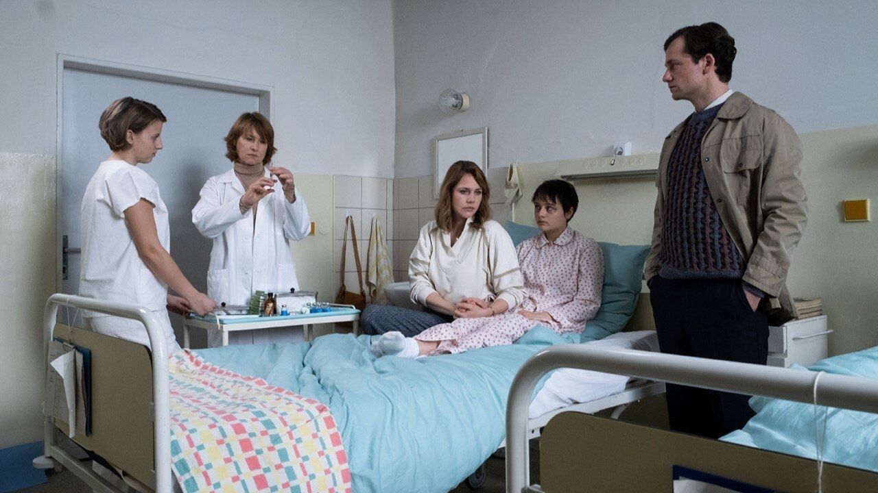 Kranke Geschäfte (2019) abspielen