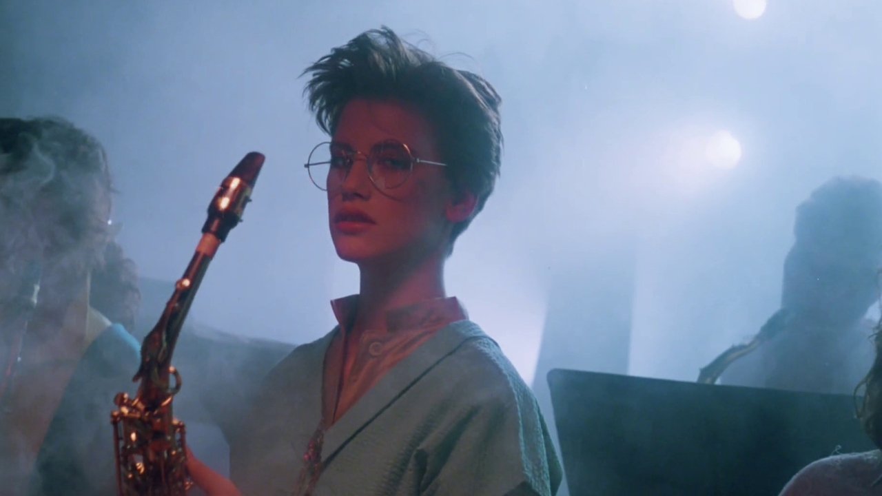 Liebe mit Biß (1987) abspielen