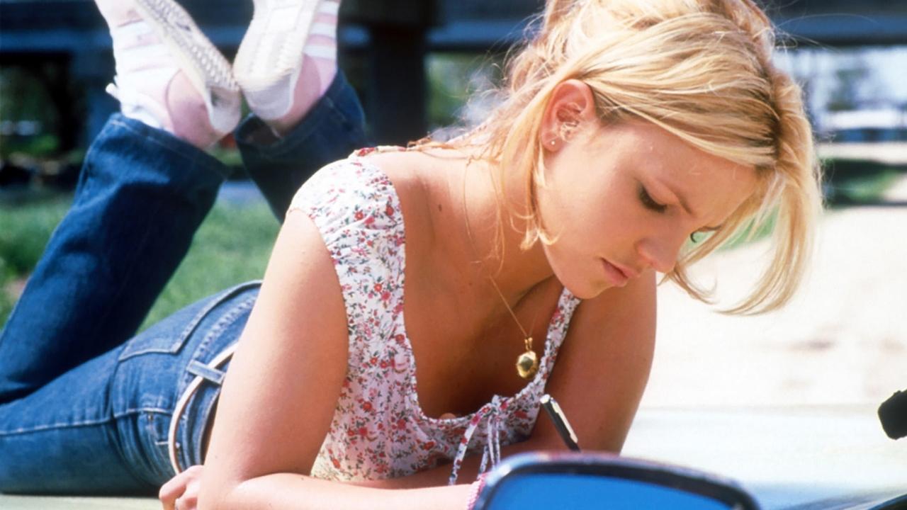 Not a Girl (2002) abspielen