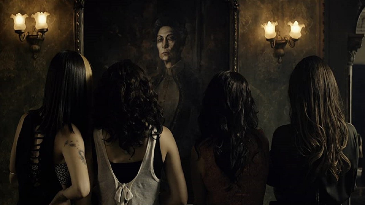 Darker Than Night (2014) abspielen