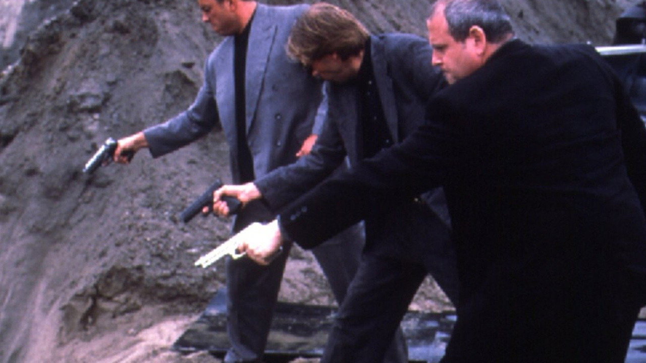 Newsbreak (2000) abspielen