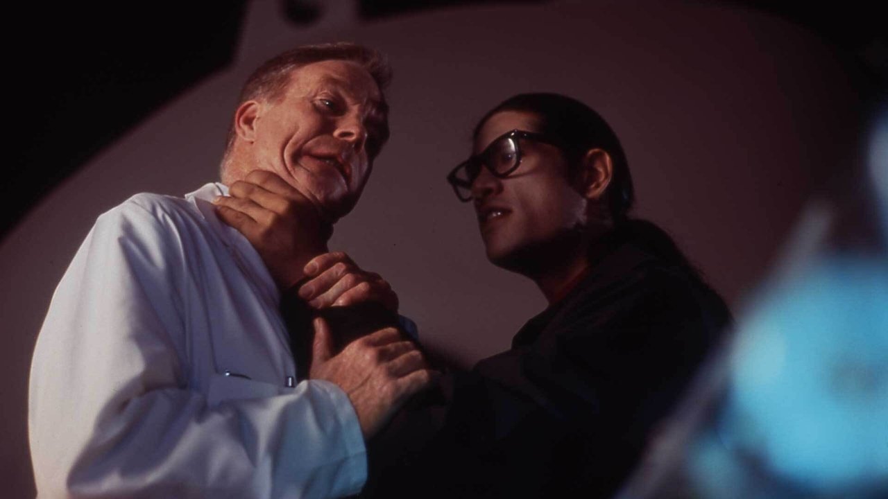 Dark Force - Lautlos kommt der Tod (1996) abspielen