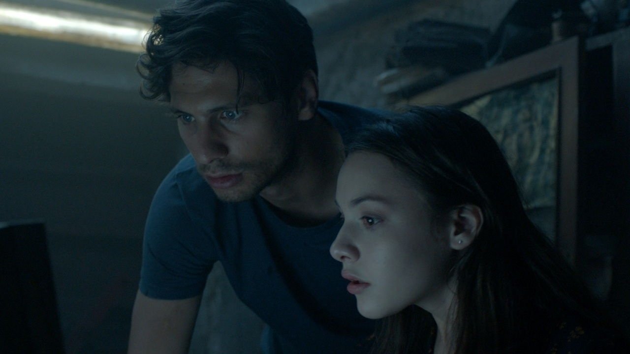 Quiet Comes the Dawn (2019) abspielen