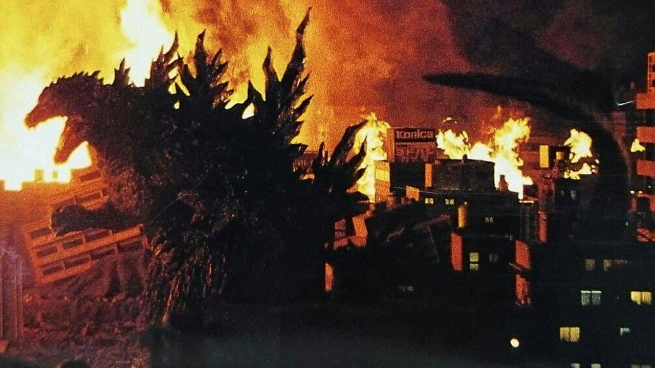 Godzilla 2000: Millennium (1999) abspielen