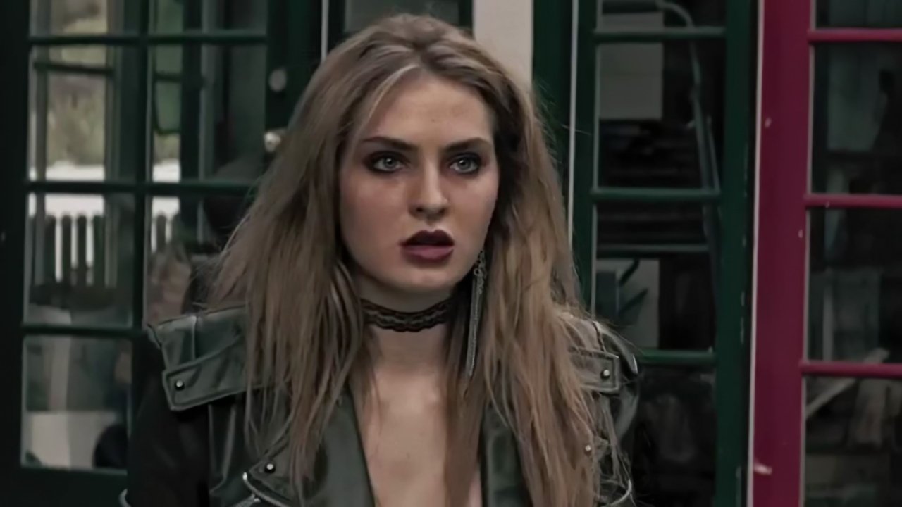 Beyond the Law (2019) abspielen