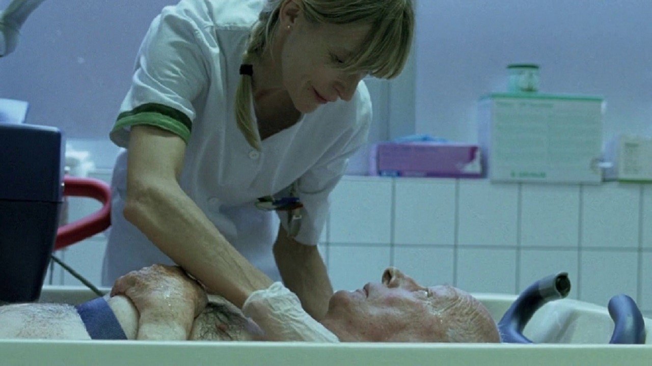 Code Blue (2011) abspielen