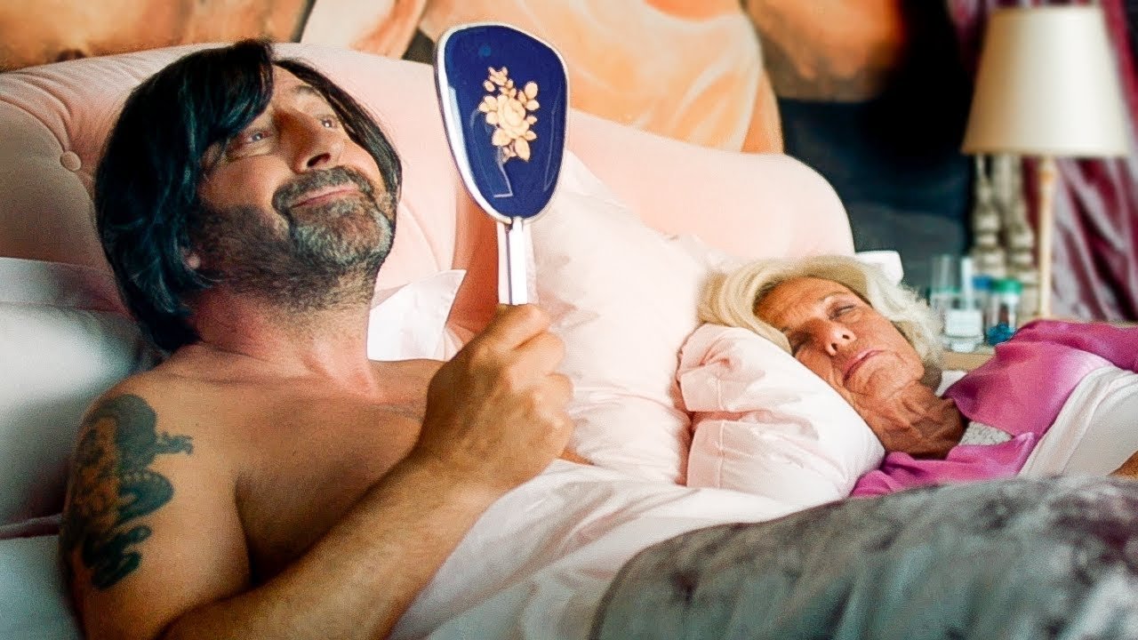 Just a Gigolo (2019) abspielen