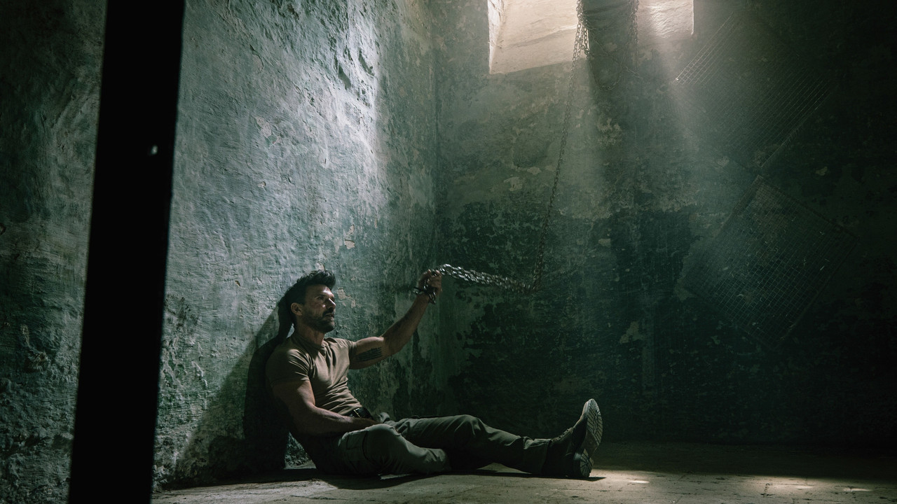 Hounds of War (2024) abspielen