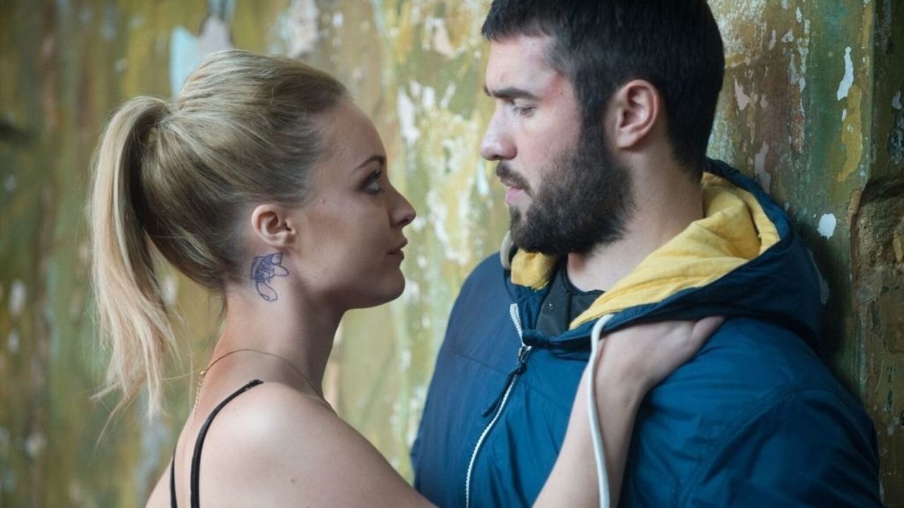 Level Up (2016) abspielen