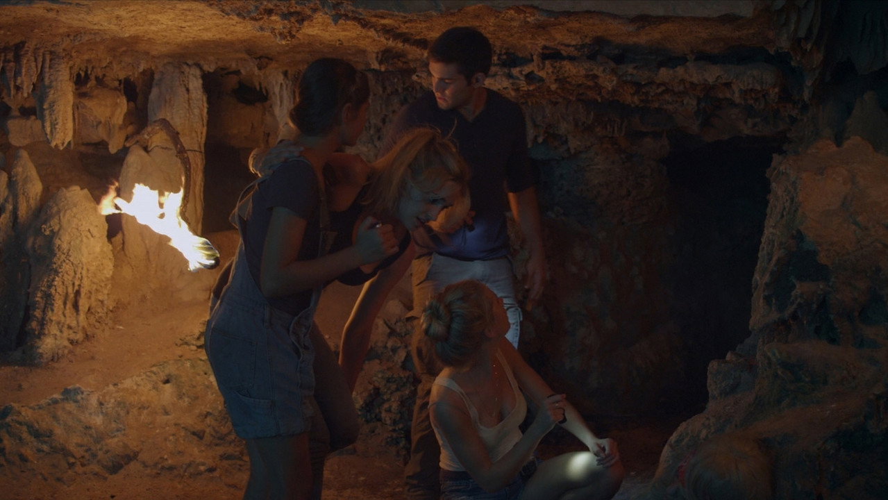 Die Höhle - Das Tor in eine andere Zeit (2017) abspielen