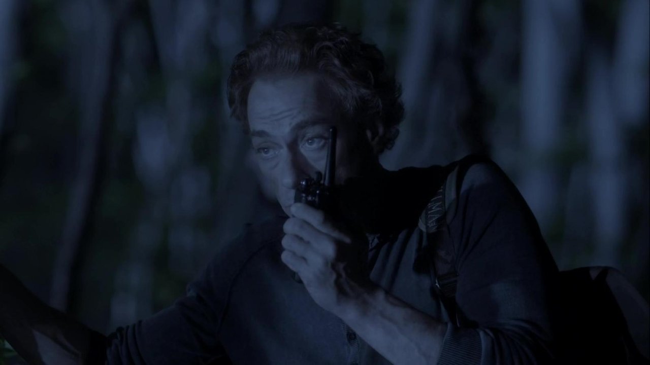 Enemies Closer (2013) abspielen