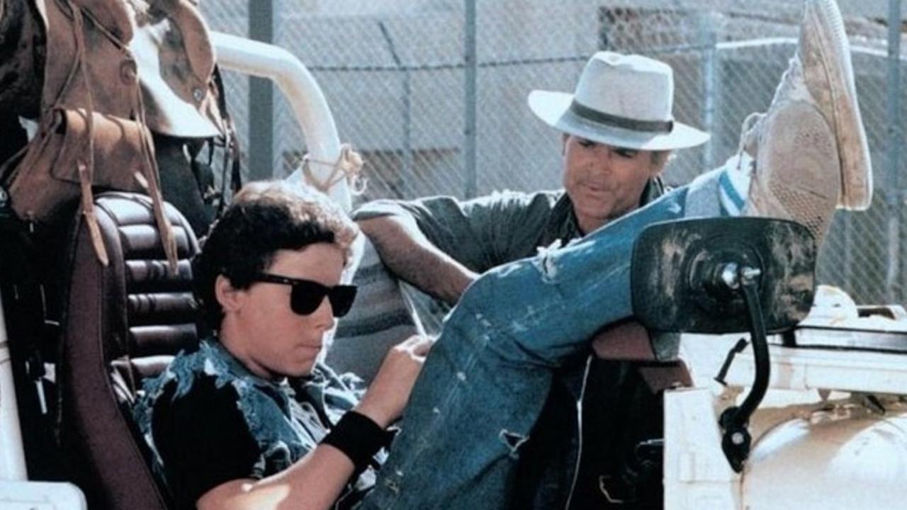 Renegade (1987) abspielen
