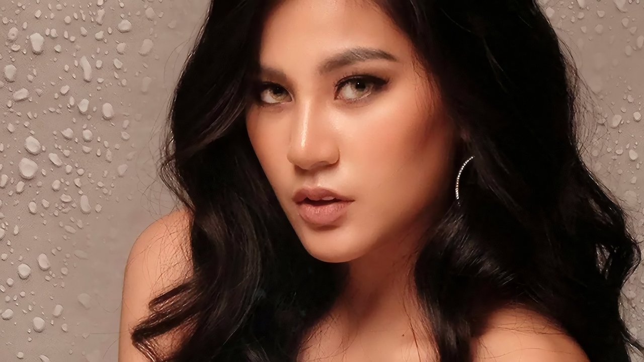 Hooker - Die dunklen Geheimnisse eines Escort Girls (2022) abspielen