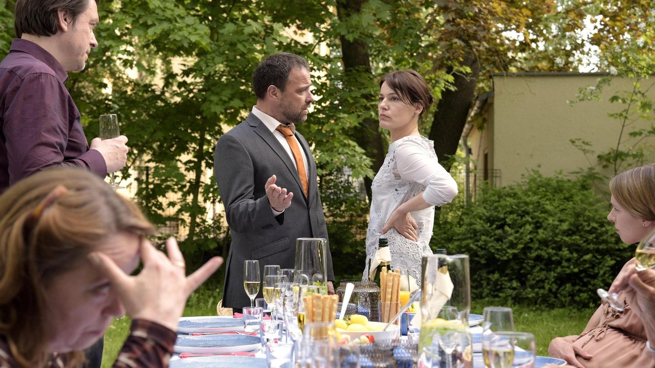 Familie mit Hindernissen (2017) abspielen