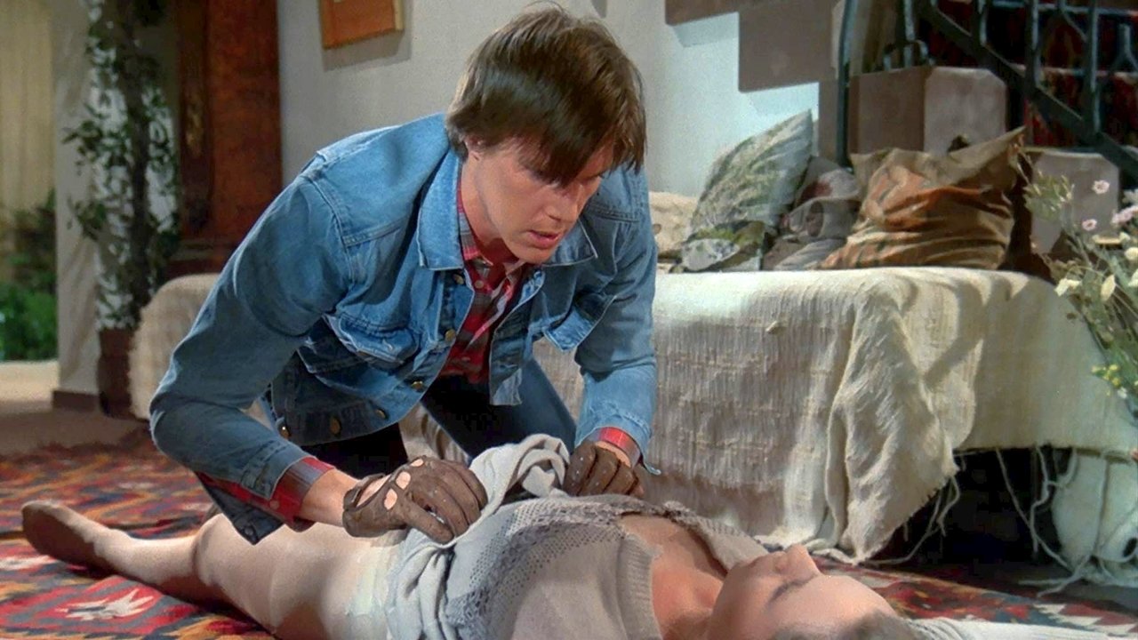 Julie Darling (1983) abspielen