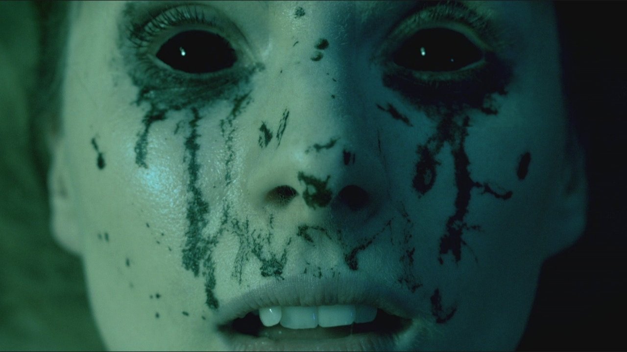 The Dark Below (2016) abspielen