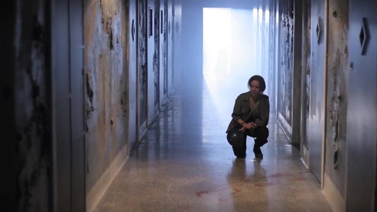Bad Building (2015) abspielen