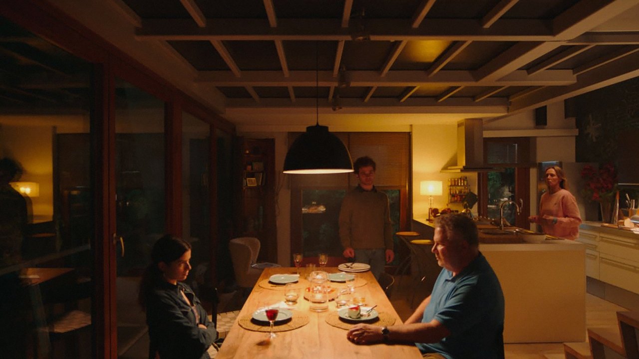 Buzzheart (2024) abspielen