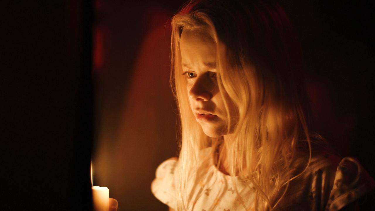 Behind You (2020) abspielen