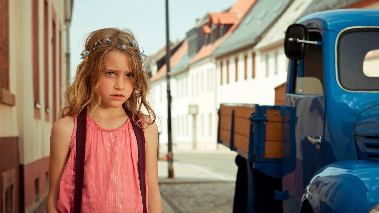 Däumelinchen (2013) abspielen