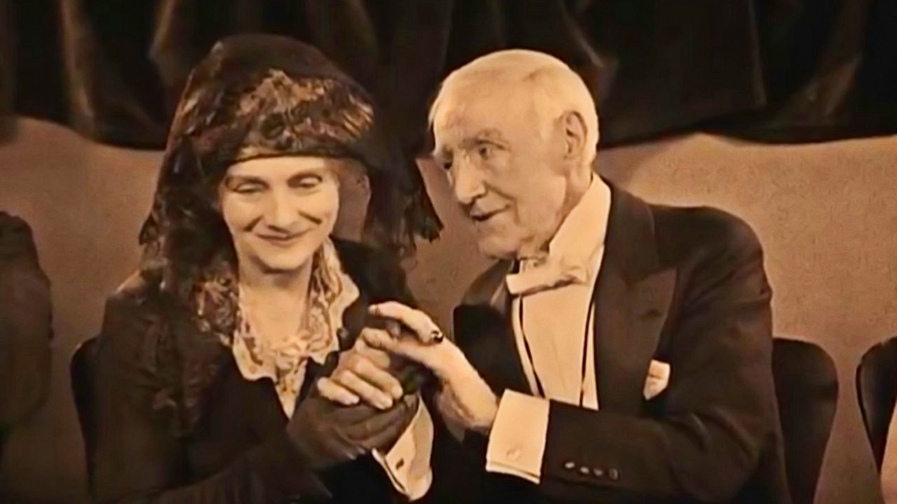 The Belle of Broadway (1926) abspielen