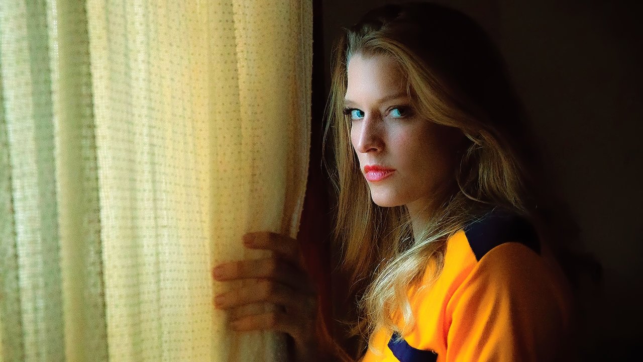 Girl on the Third Floor (2019) abspielen