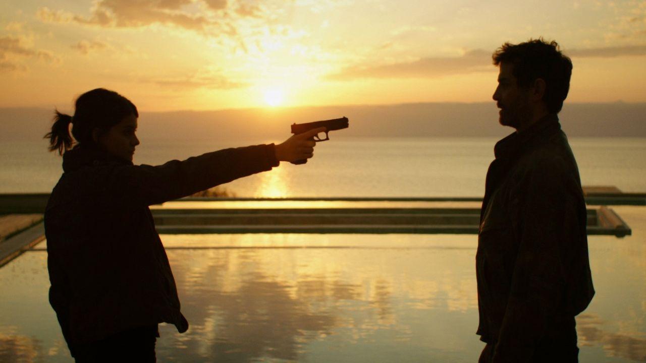 Born Of War (2013) abspielen
