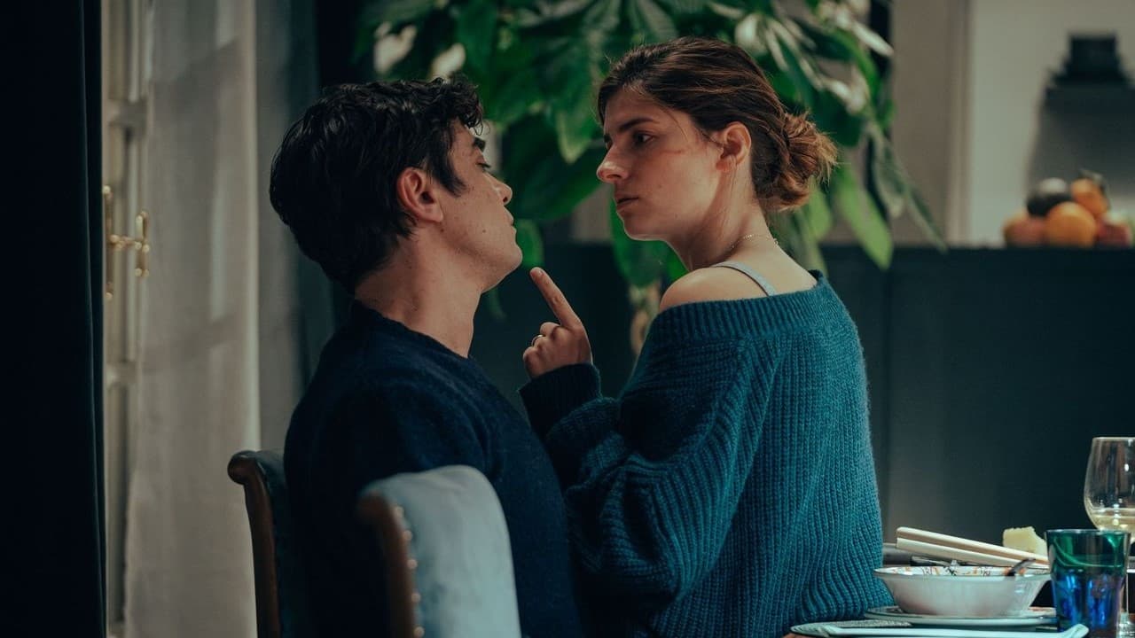 Close To Me (2025) abspielen