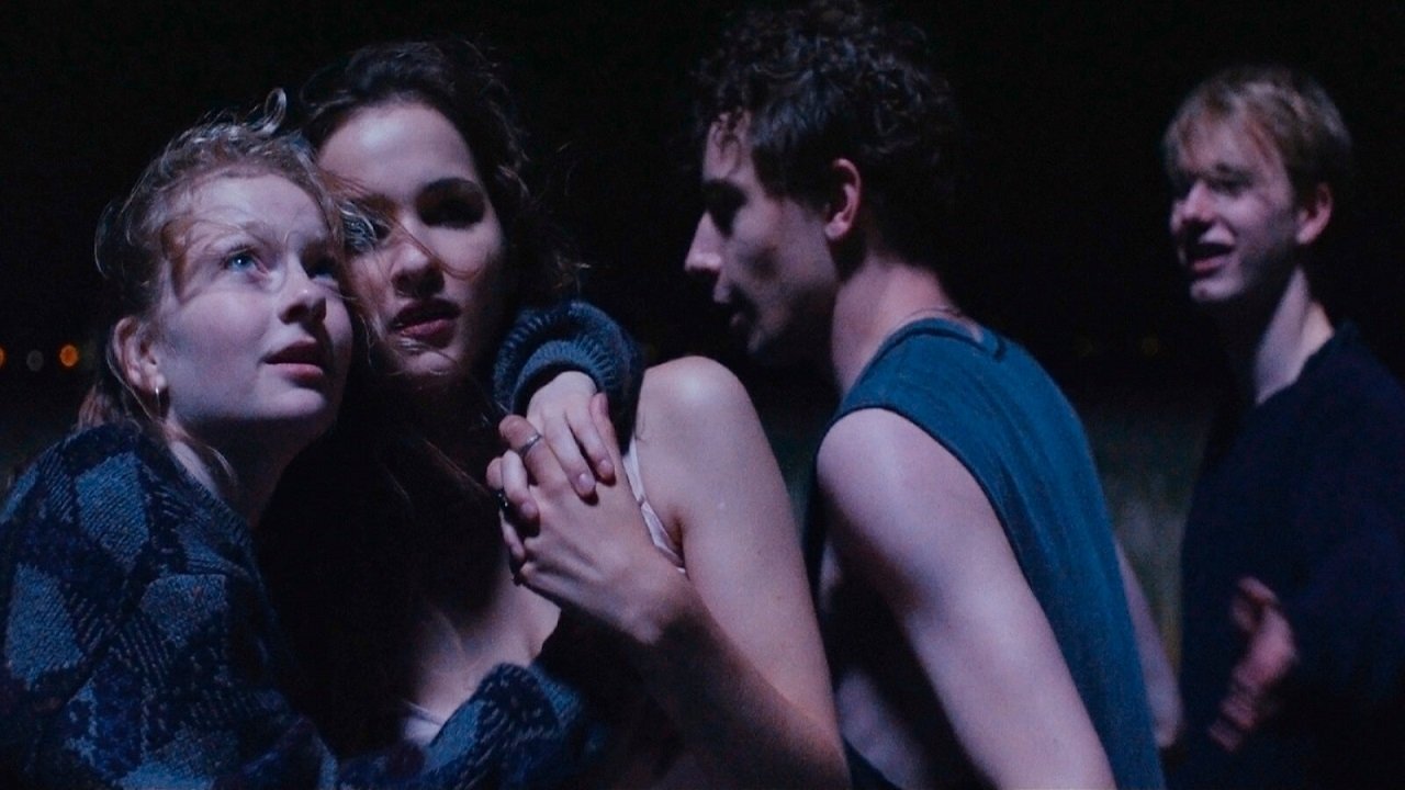 Schwimmen (2018) abspielen