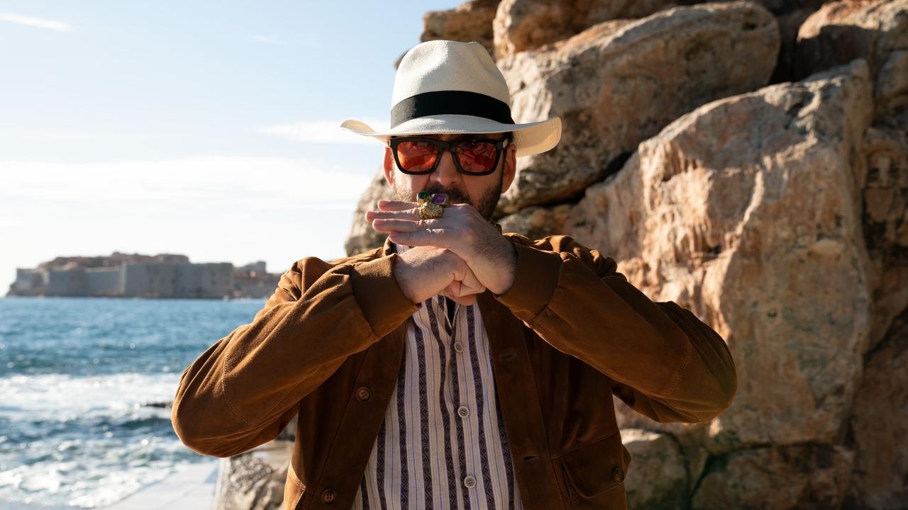 Massive Talent (2022) abspielen