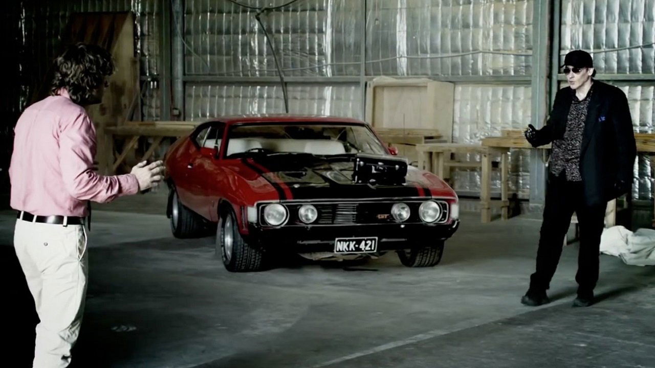 Drive Hard (2014) abspielen