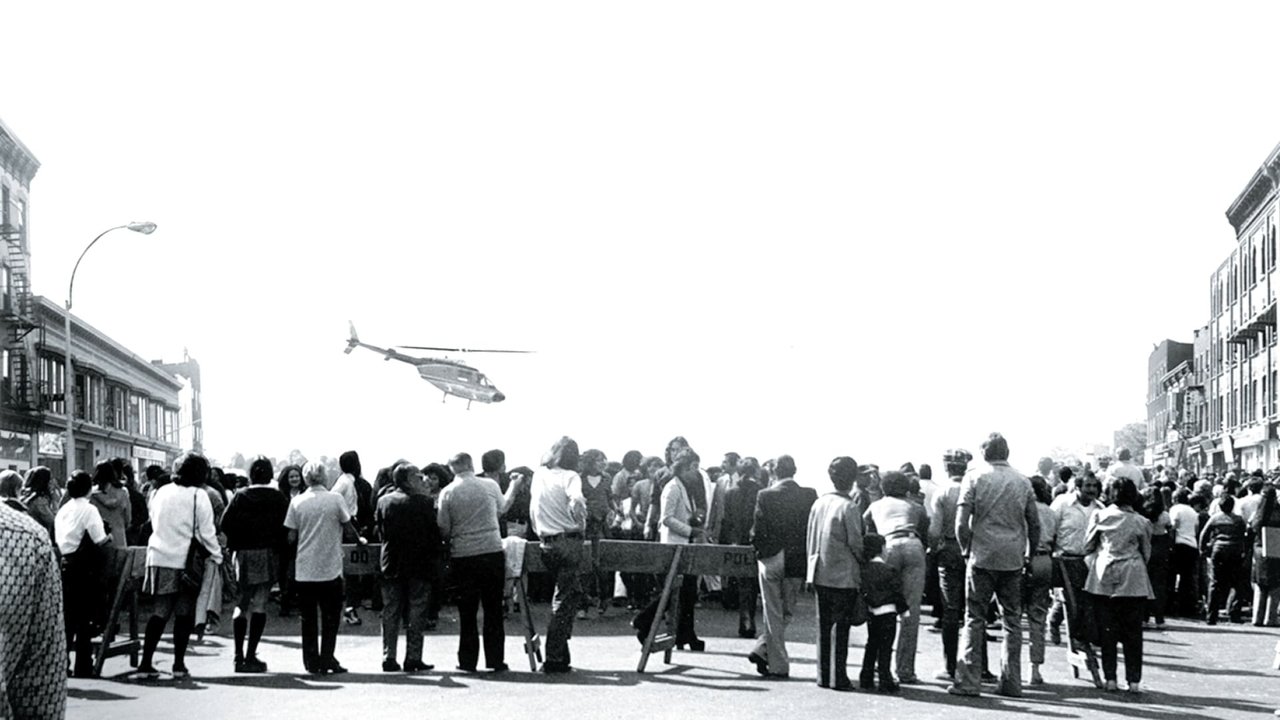 Hundstage (1975) abspielen