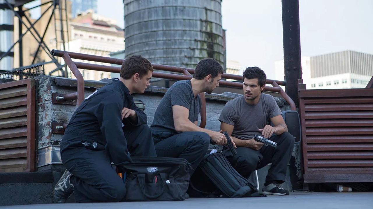 Tracers (2015) abspielen
