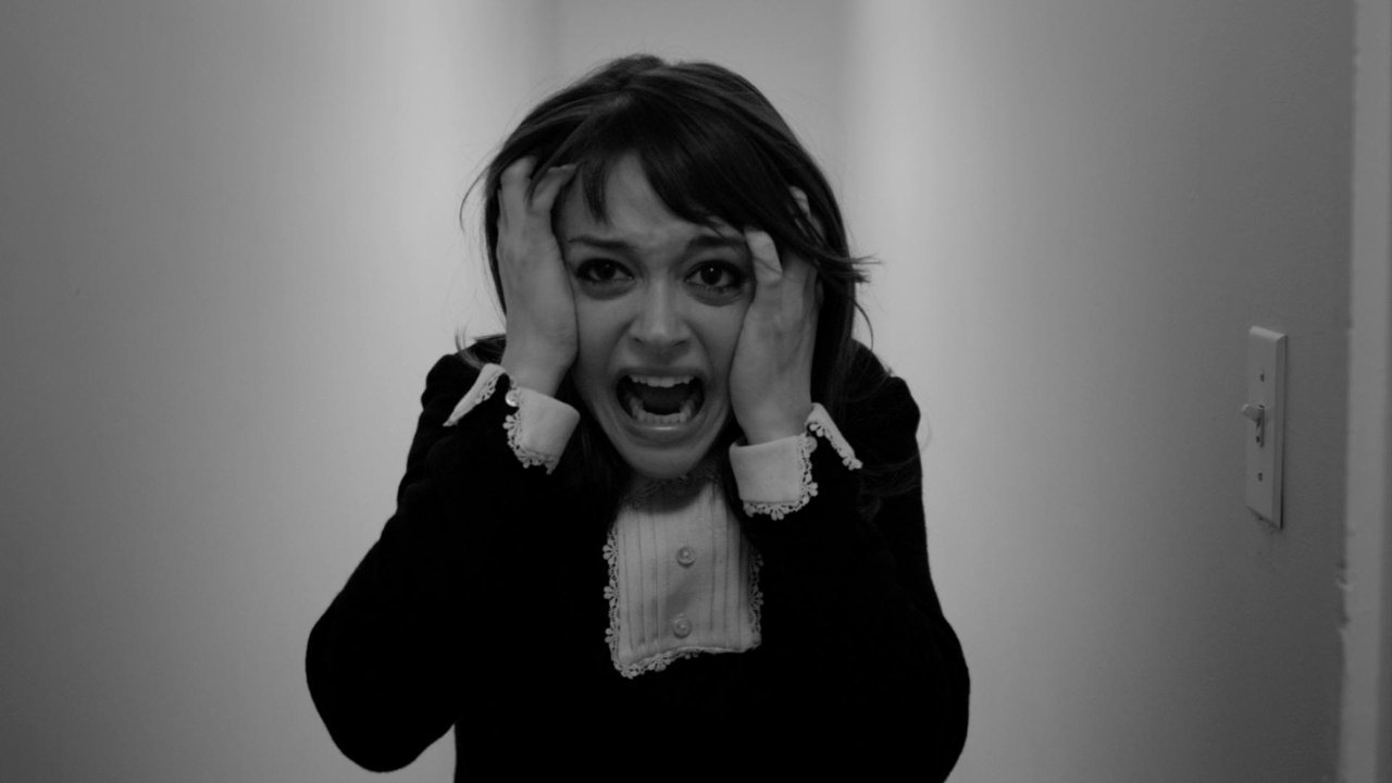 Darling (2015) abspielen