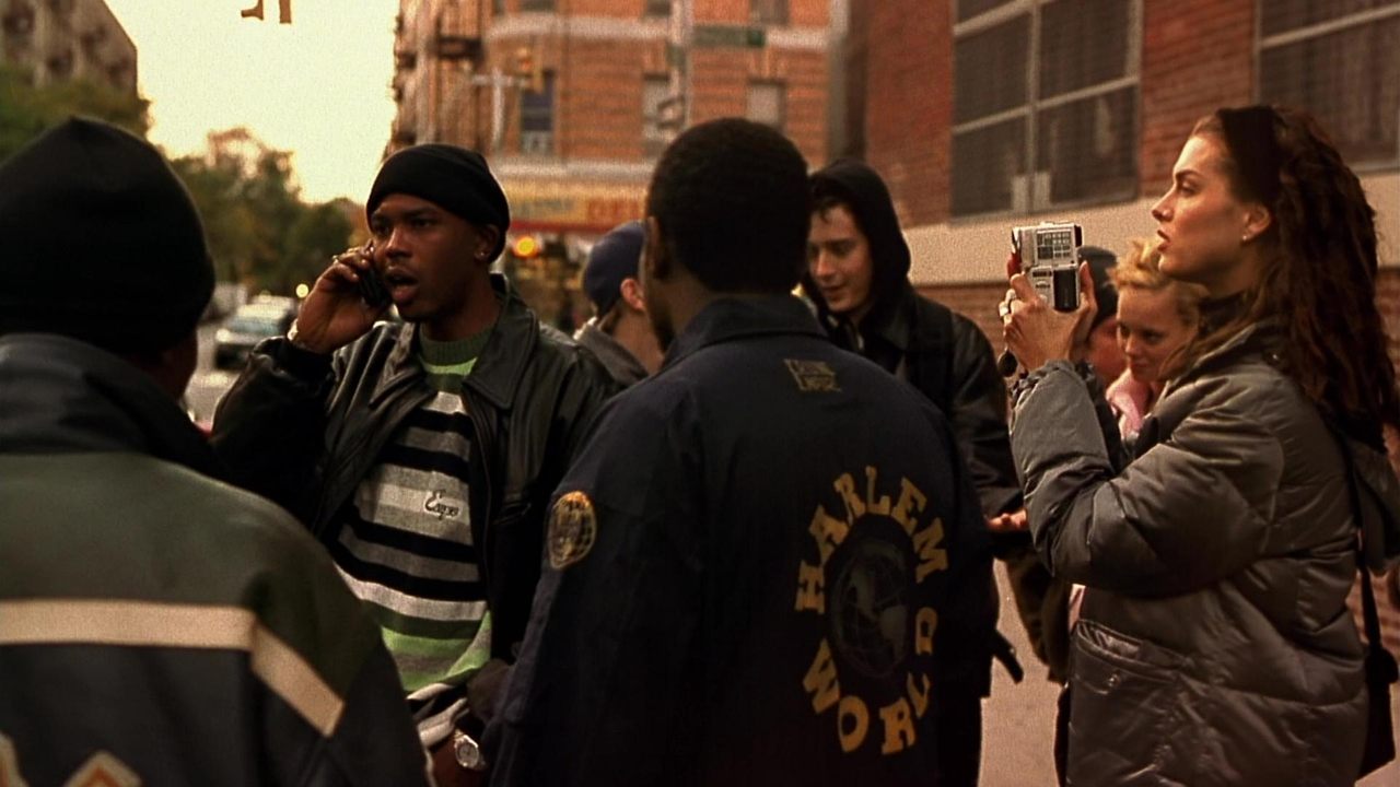 Black & White – Gefährlicher Verdacht (1999) abspielen