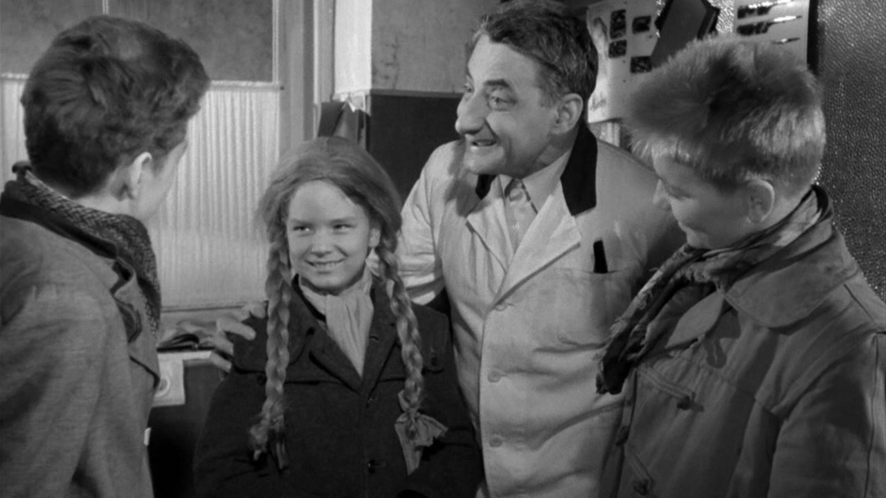 Das fliegende Klassenzimmer (1954) abspielen