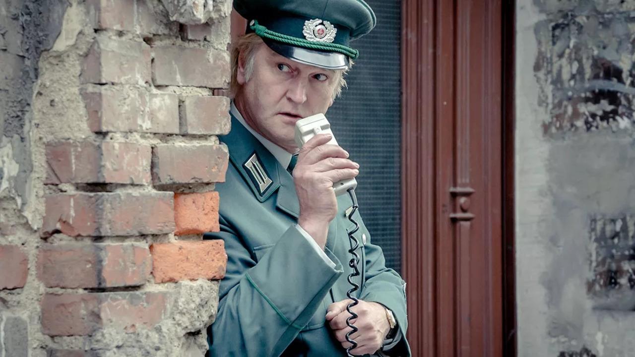 Leander Haußmanns Stasikomödie (2022) abspielen