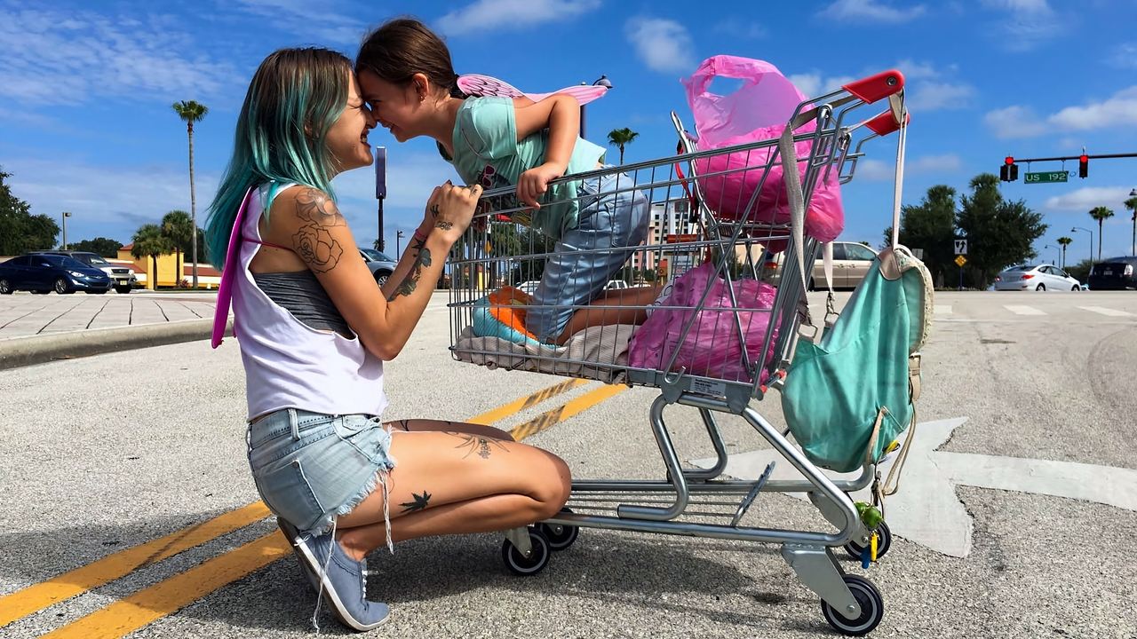 The Florida Project (2017) abspielen