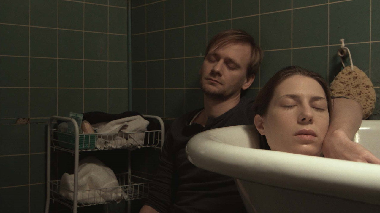 Homesick (2015) abspielen
